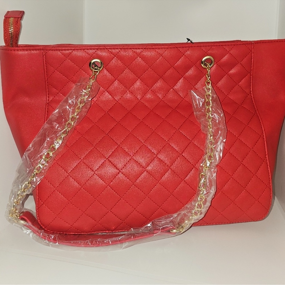 Badgley Mischka Large Red Quilted Shoulder Bag with Gold Chain ❤️ - Picture 4 of 16